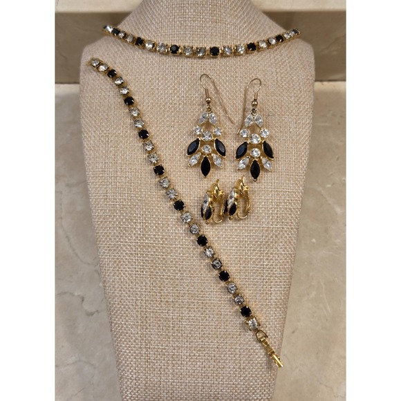 Trifari Jewelry - Vintage Trifari Rhinestone Jewelry Set, Choker, Earrings, Bracelet - Signed